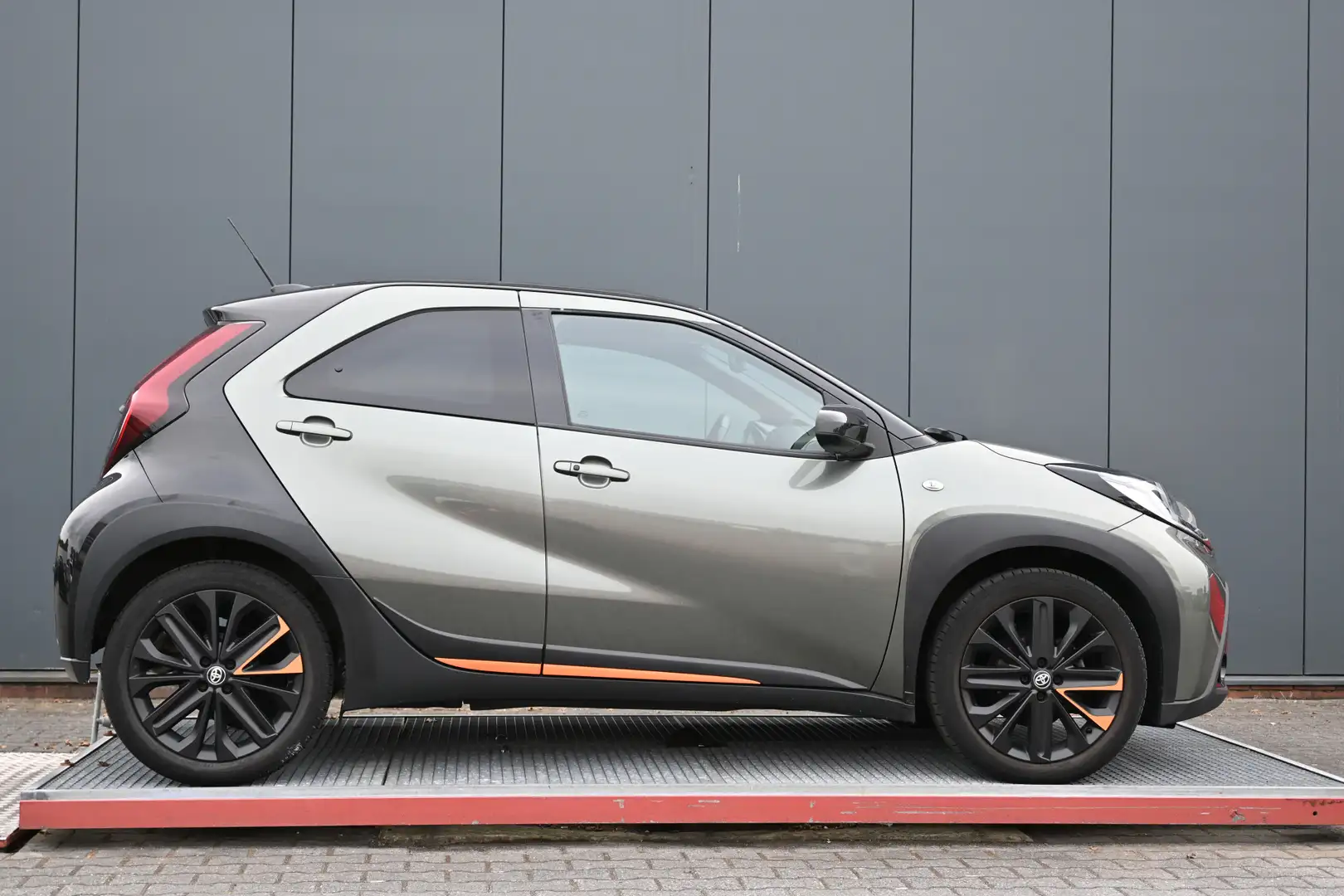 Toyota Aygo X 1.0 VVT-i MT Limited cabriodak jbl Verde - 2