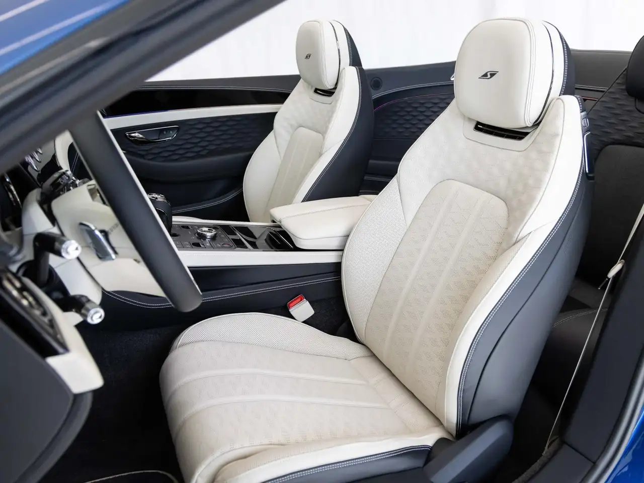 Bentley Continental 2026 — фото 11
