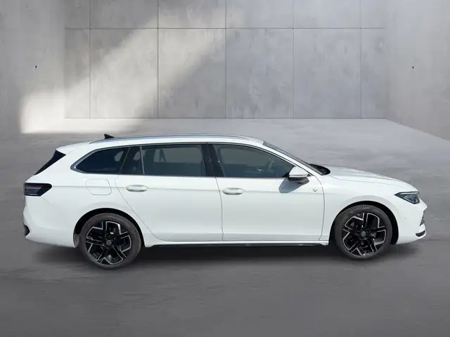Volkswagen Passat view 6