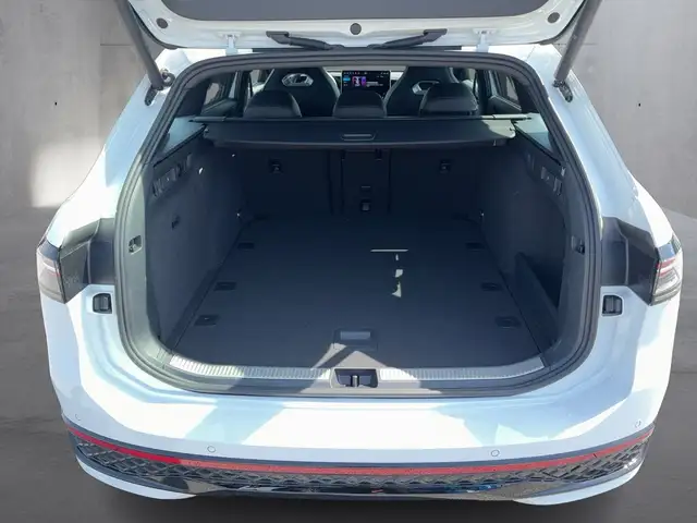 Volkswagen Passat view 13