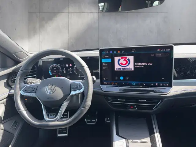 Volkswagen Passat view 11