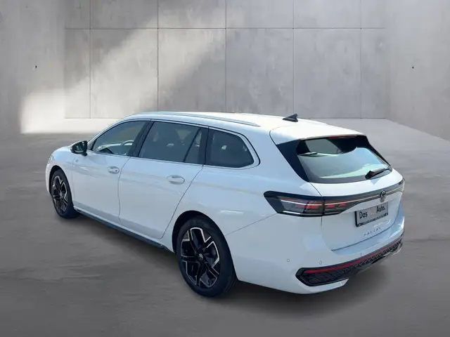 Volkswagen Passat view 3