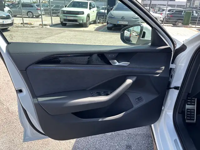 Volkswagen Passat view 15