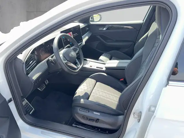 Volkswagen Passat view 9