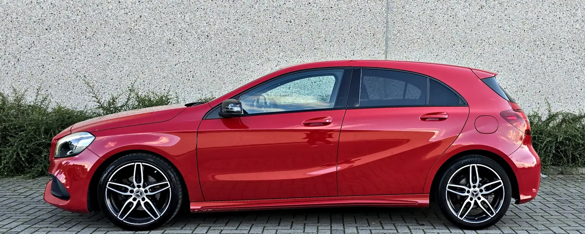 Mercedes-Benz A 180 d Boite Auto Amg Pack-Night Toit Pano Euro 6 Full Rouge - 2