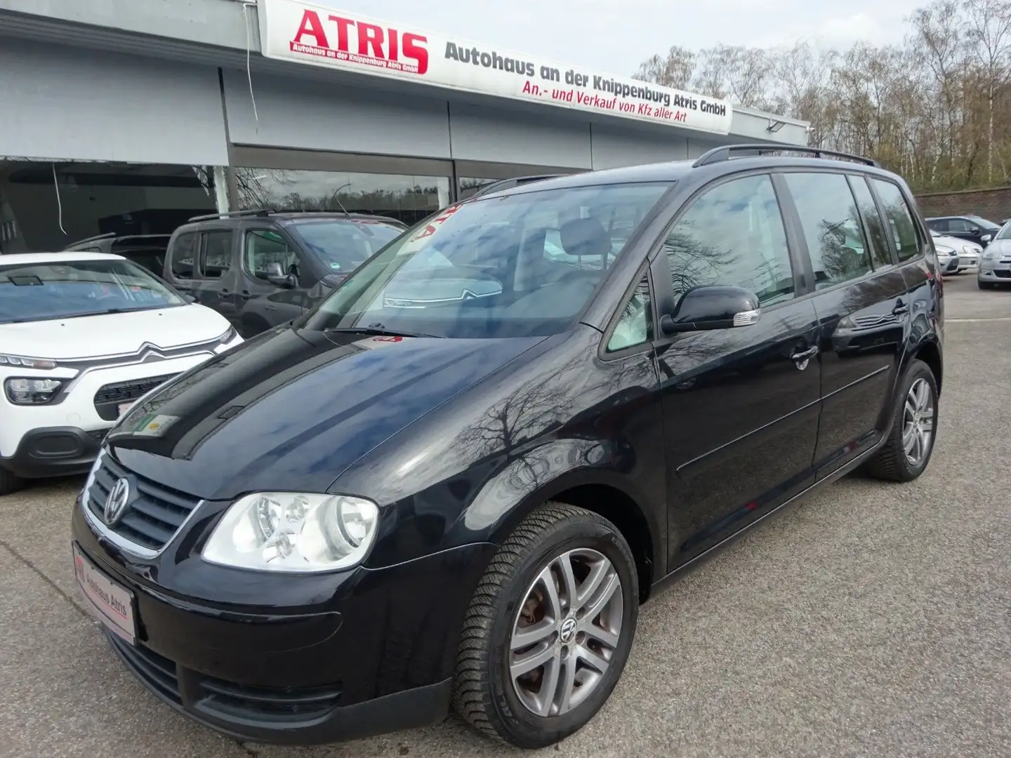 Volkswagen Touran Trendline Schwarz - 2