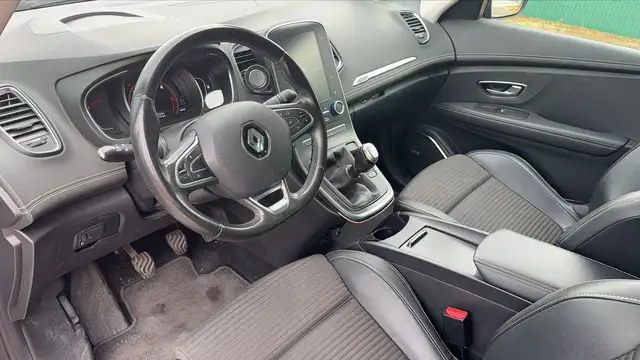 Renault Grand Scenic view 8
