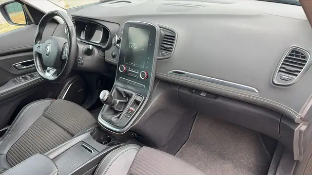 Renault Grand Scenic view 10