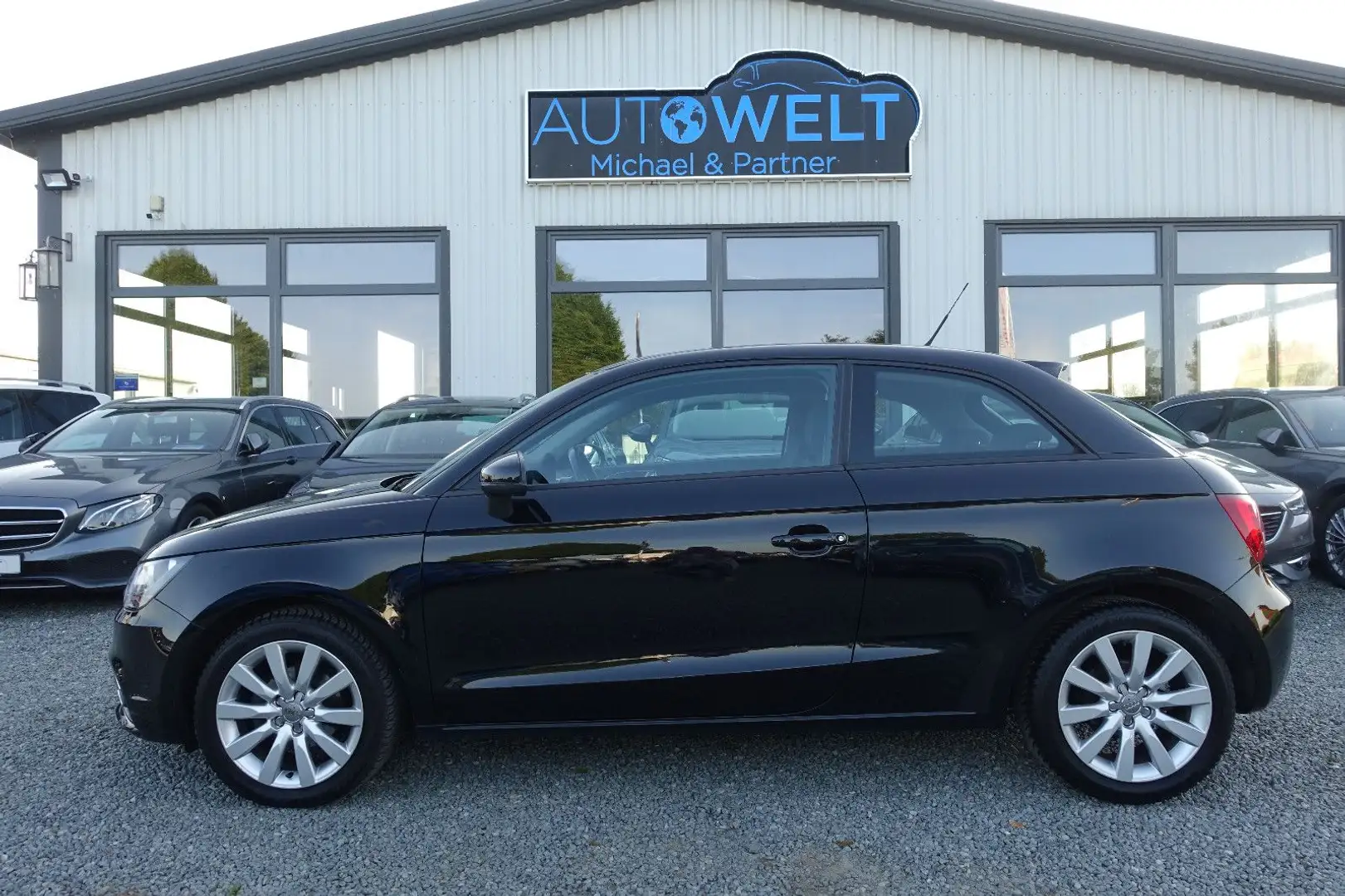 Audi A1 Ambition 1.2 TSI KLIMAAUT T-Leder BOSE TÜVNeu Schwarz - 1