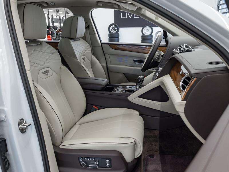 2025 Bentley Bentayga Atelier Edition V8 — photo 1