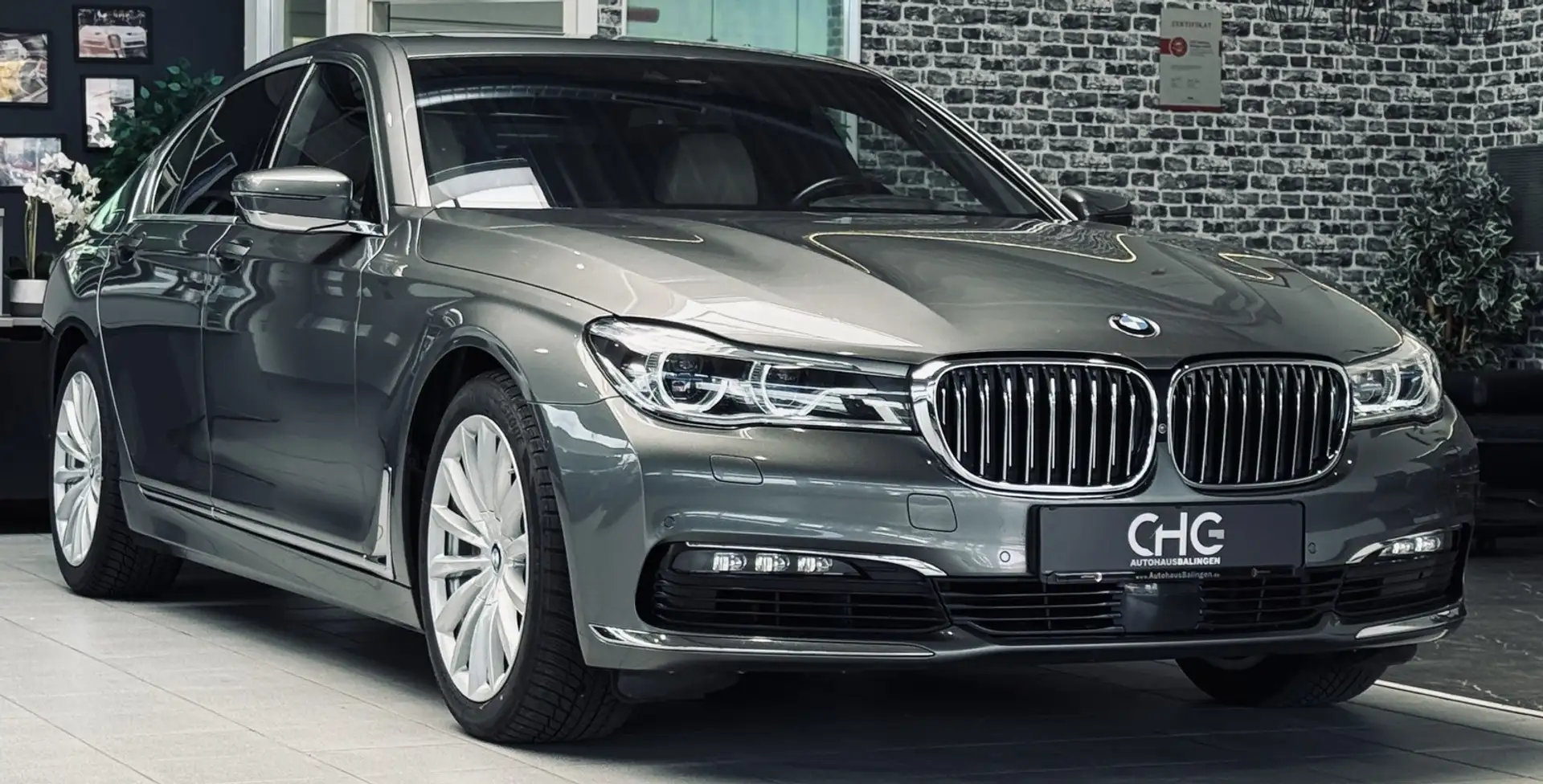 BMW 750 i xDrive INDIVIDUAL|B&W|360°|FONDTV|SDH|HUD| Grau - 1