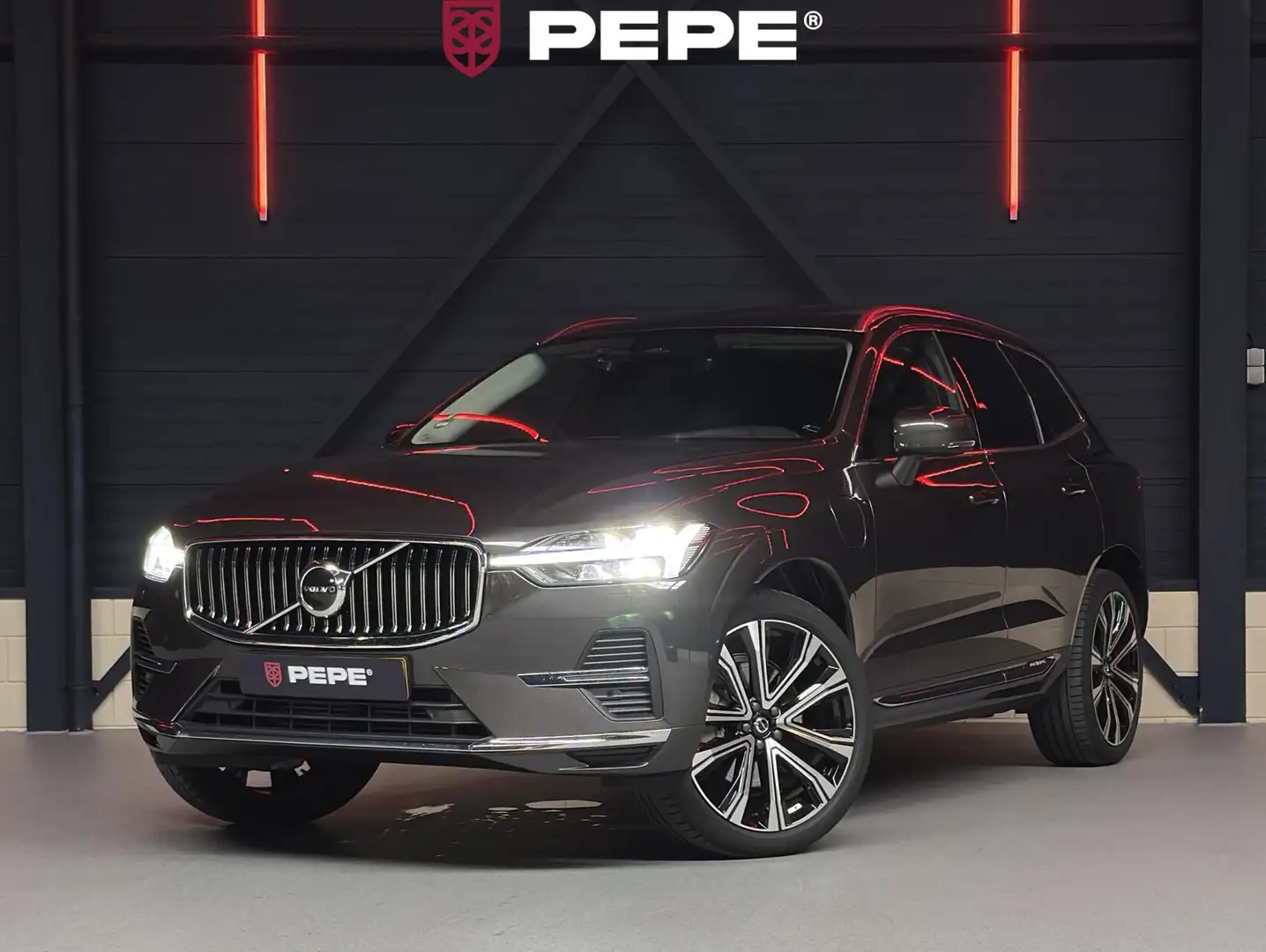 Volvo XC60 2.0 T6 Plug-in hybrid AWD Plus Bright LONG|PANO|TR Grijs - 1