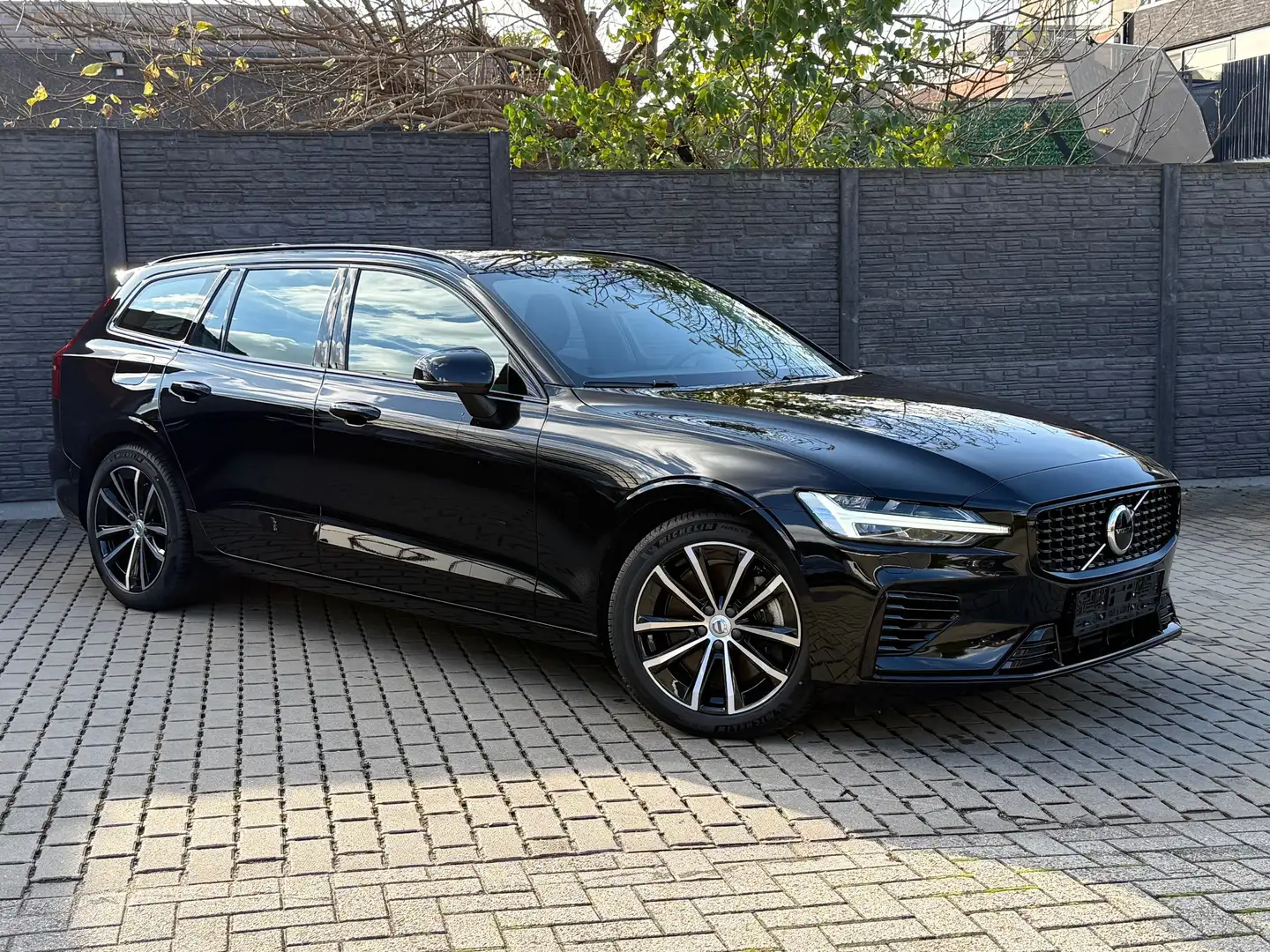 Volvo V60 V60 T6 Plug-in Hybrid AWD Plus Dark "Leder/Camera" Zwart - 2