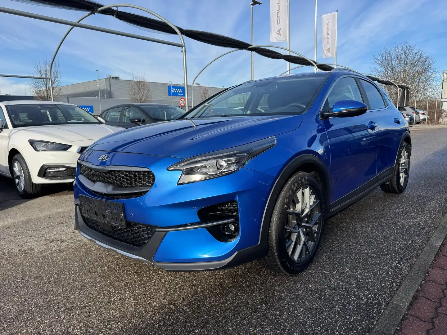 Kia Ceed / cee'd Kia Xceed 1,6 CRDI SCR Platin Blau - 1