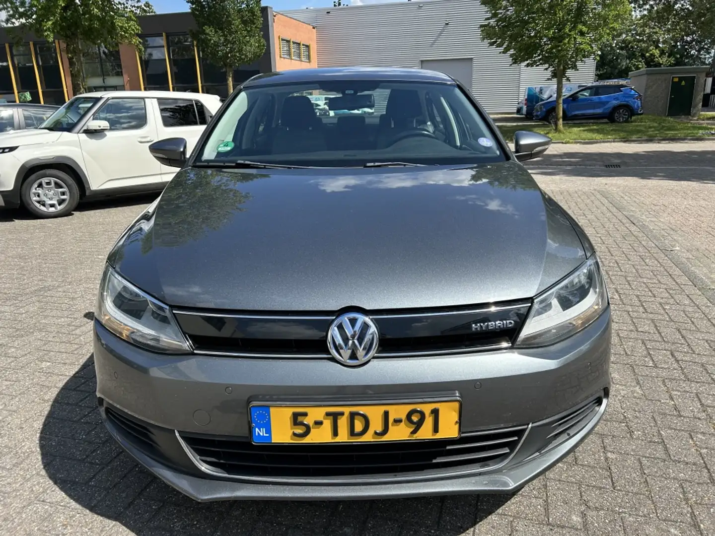 Volkswagen Jetta 1.4 TSI HYBRID Executive NAVI PDC CRUISE NAP! Grijs - 2