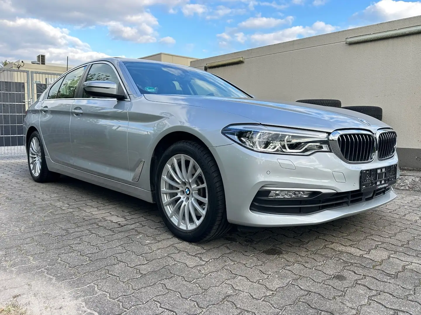 BMW 530 i xDrive Limo/LED/SD/HUD/ACC/Leder/1. Hand Silber - 1