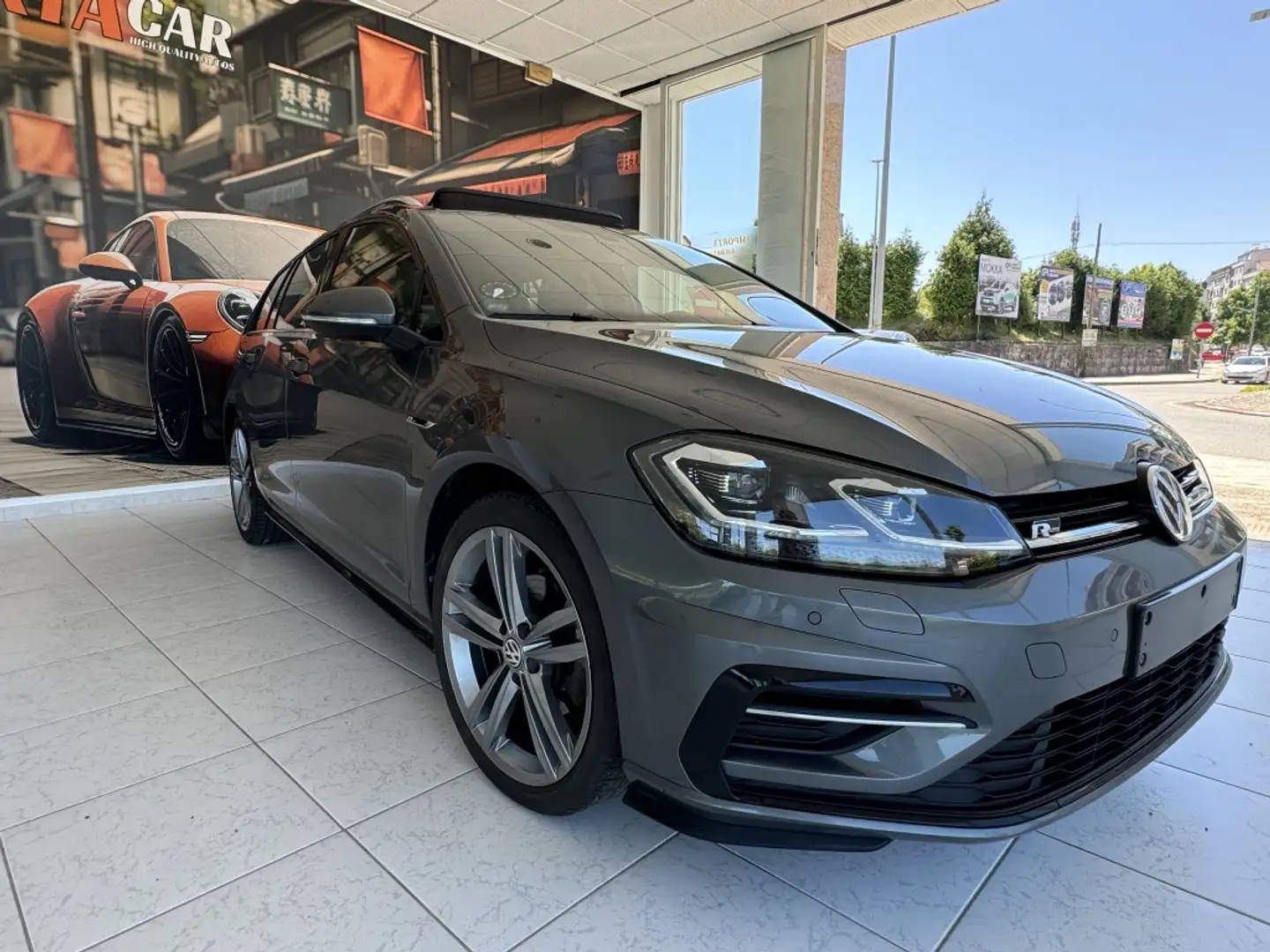 Volkswagen Golf Variant 2.0TDI R-Line DSG7 Grijs - 1