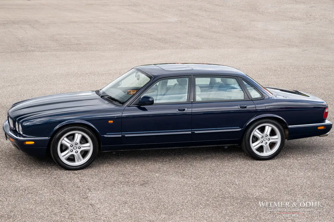 Jaguar XJR