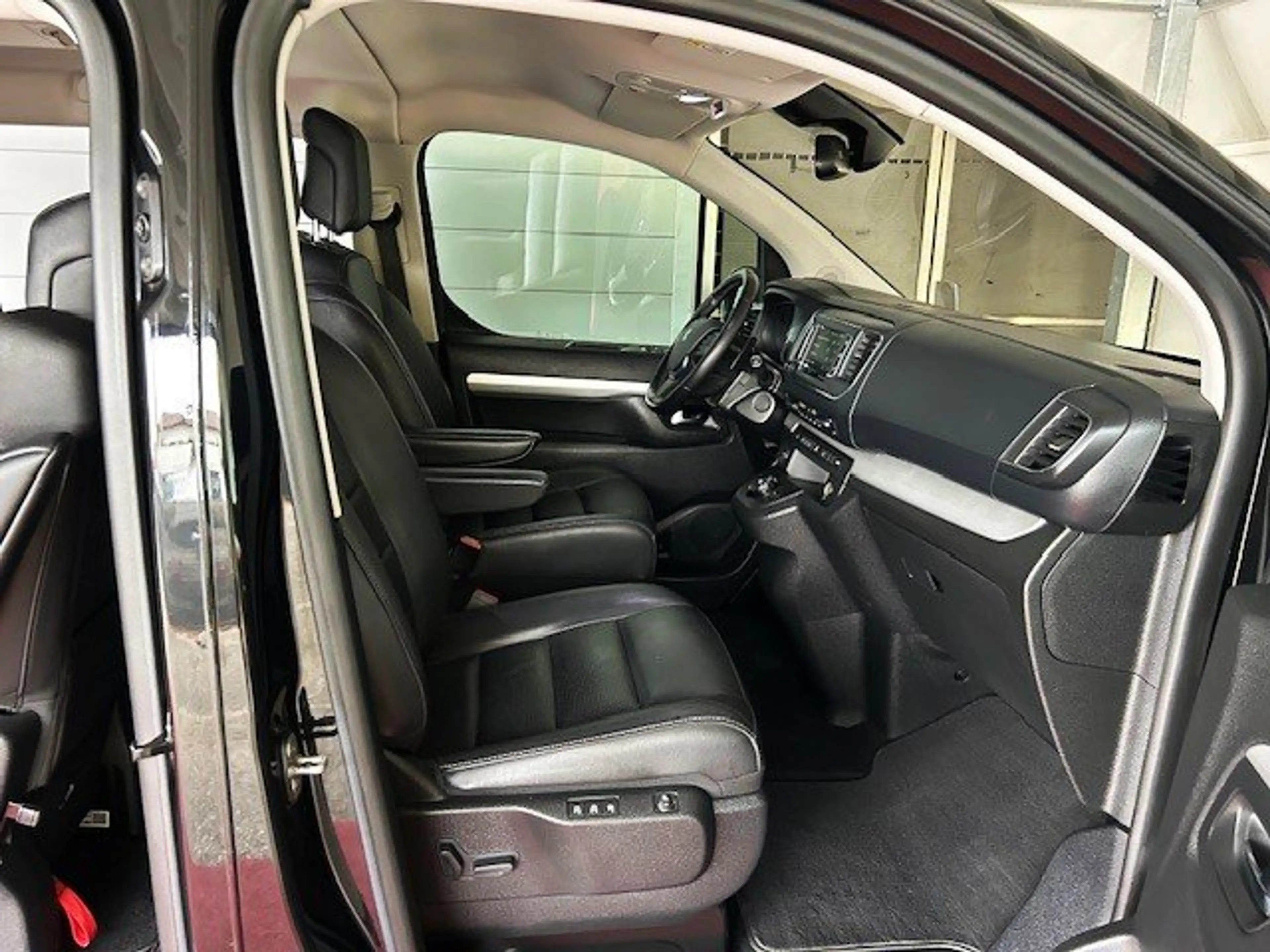 Peugeot Traveller Business VIP 6 Einzelsitze/Standheizung/GARANTIE. — photo 13