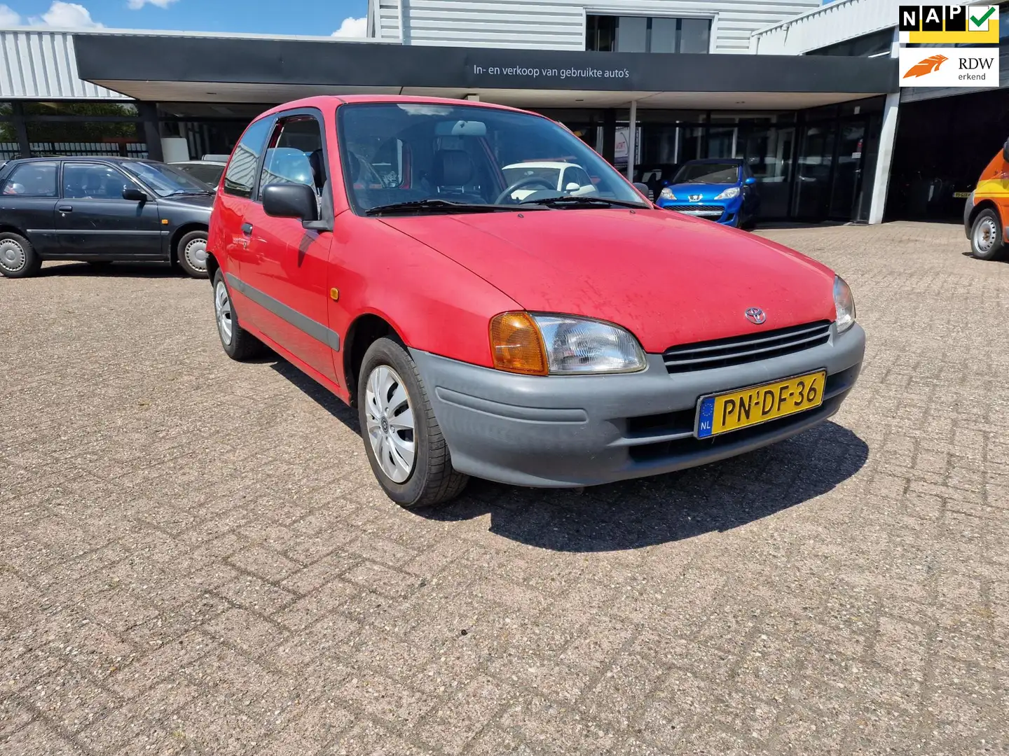 Toyota Starlet 1.3-16V XLi Automaat Roşu - 1