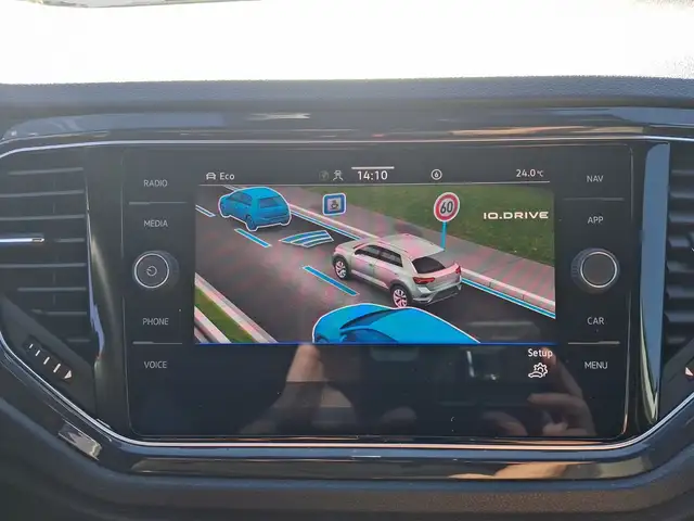 Volkswagen T-Roc view 15