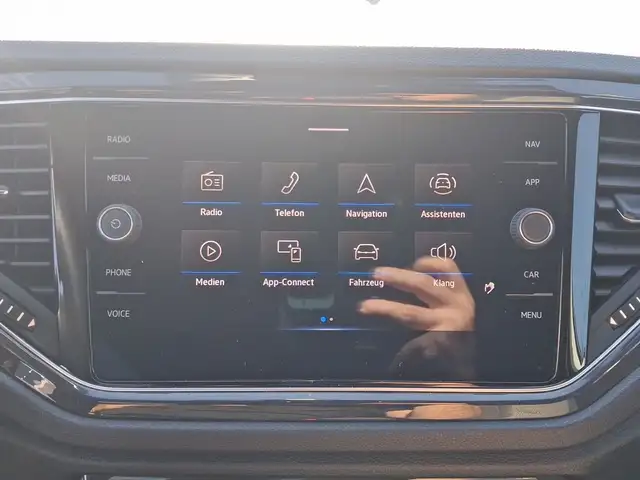 Volkswagen T-Roc view 12