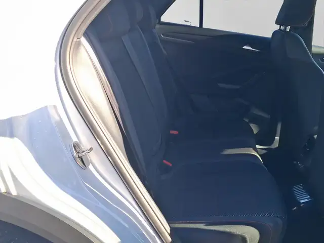 Volkswagen T-Roc view 6