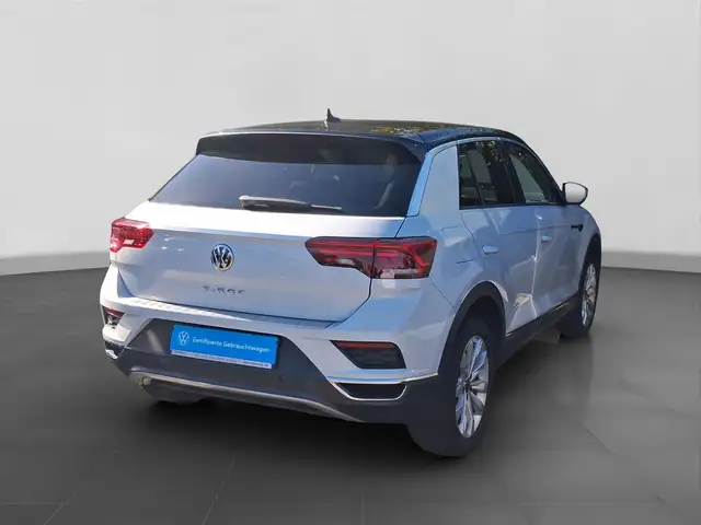 Volkswagen T-Roc view 3