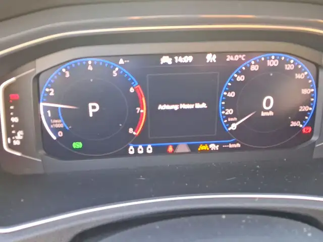 Volkswagen T-Roc view 10