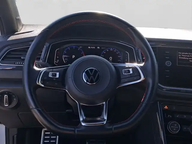 Volkswagen T-Roc view 9