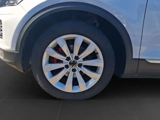 Volkswagen T-Roc view 7