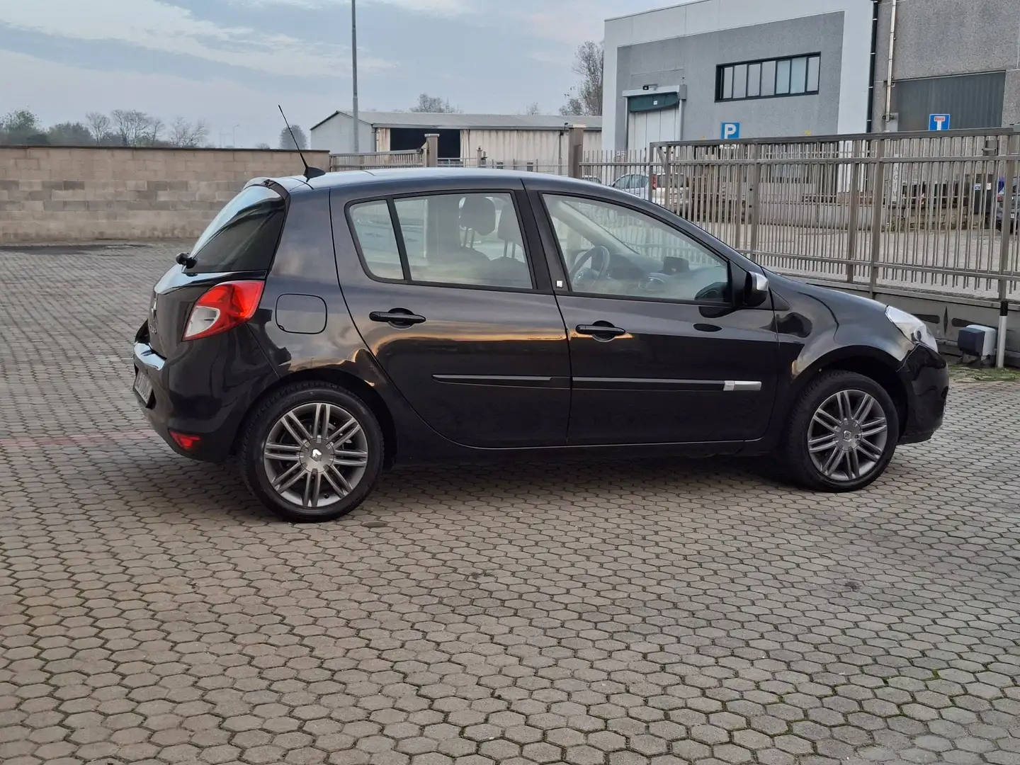Renault Clio 1.6 16v Dynamique 20th *CAMBIO AUTOMATICO* Nero - 2