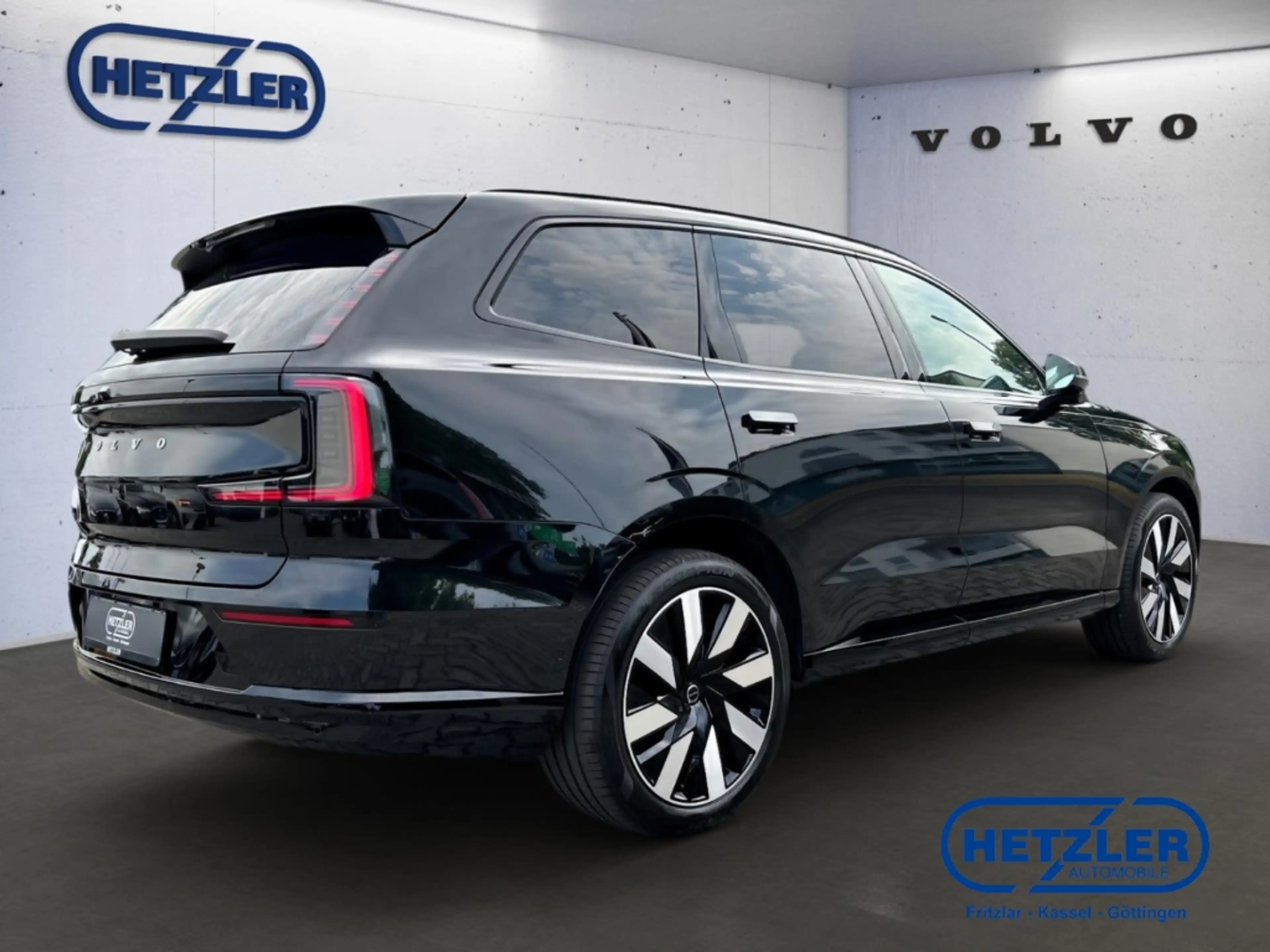 Volvo EX90 Plus Executive AWD 7-Sitzer HUD StandHZG AHK-el. — photo 3