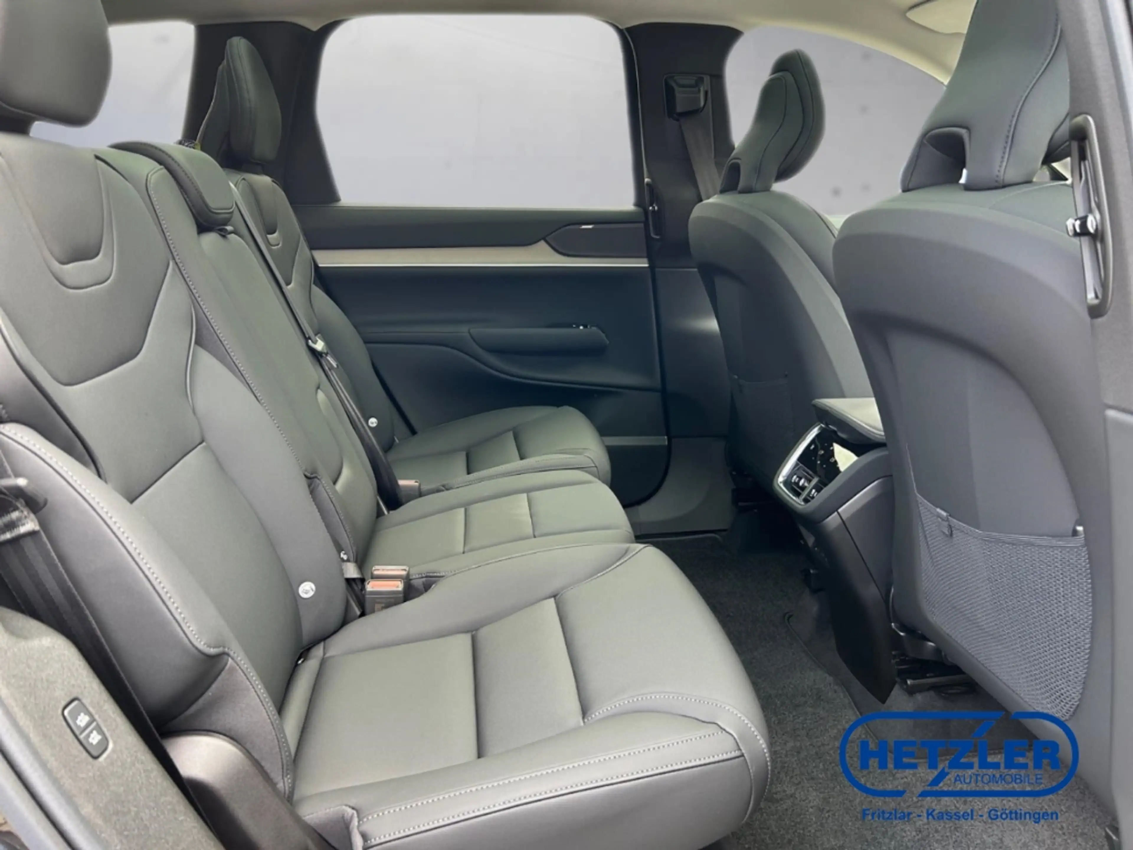 Volvo EX90 Plus Executive AWD 7-Sitzer HUD StandHZG AHK-el. — photo 13