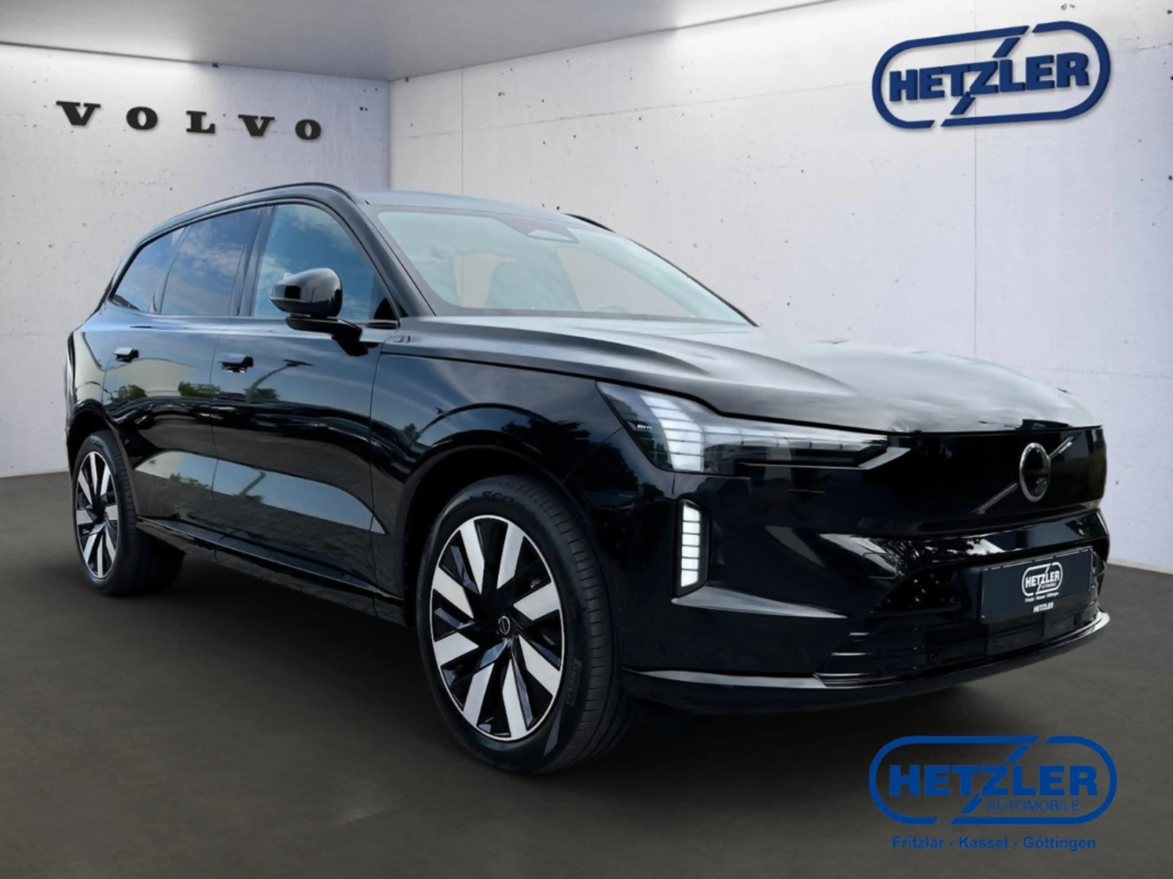 Volvo EX90 Plus Executive AWD 7-Sitzer HUD StandHZG AHK-el. — photo 2