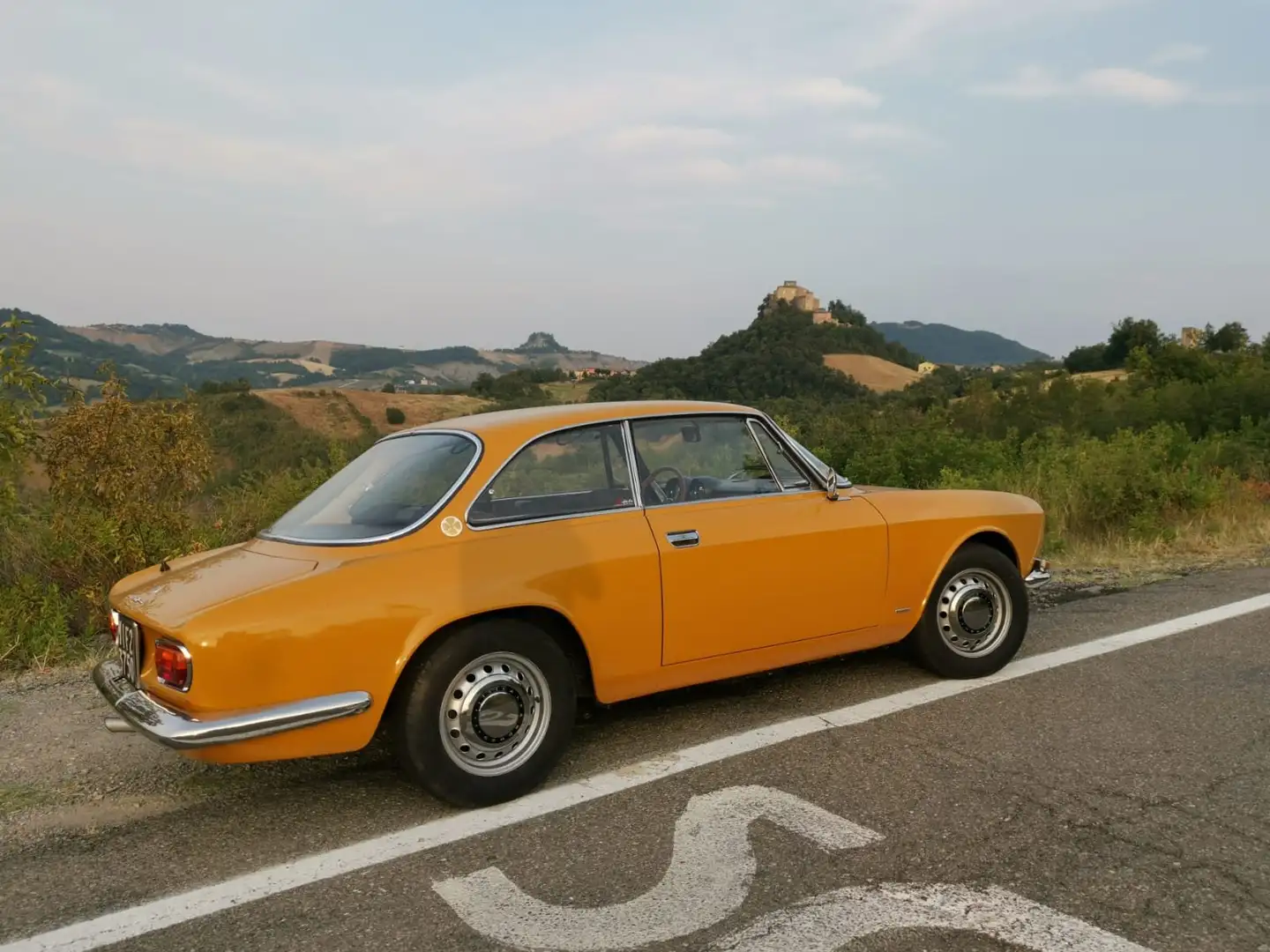 Alfa Romeo GT 1750 Giallo - 1