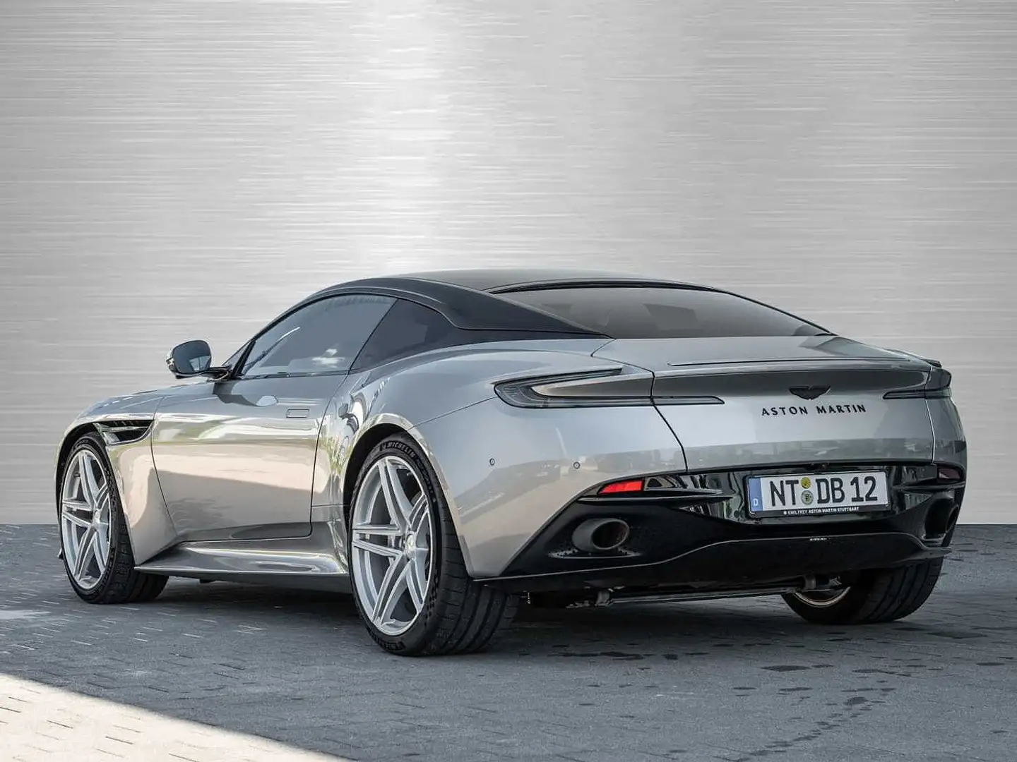 Aston Martin DB12 V8 Coupe Vorführwagen Zilver - 2