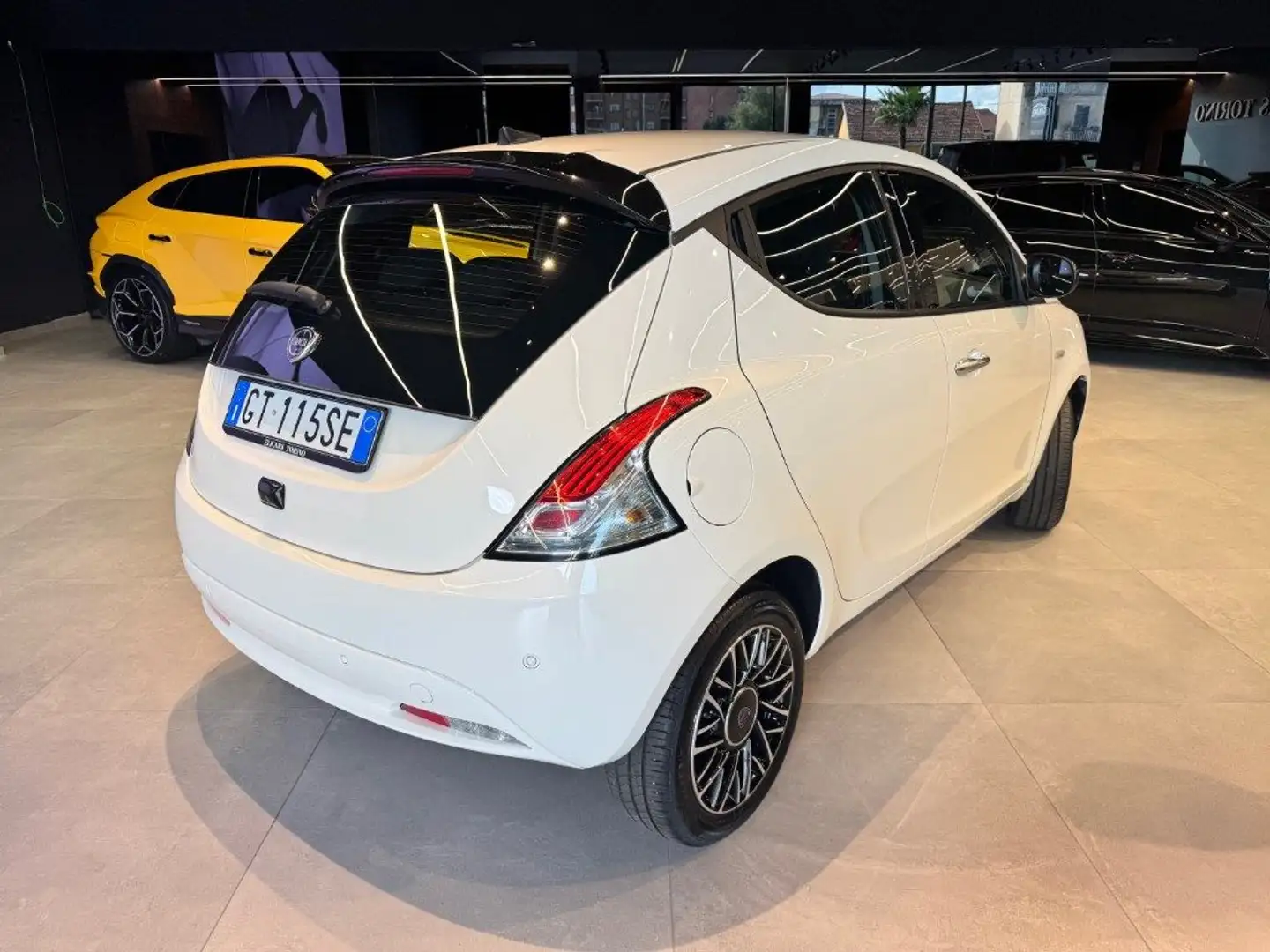Lancia Ypsilon 1.0 FireFly 5 porte S&S Hybrid Platino Blanc - 2