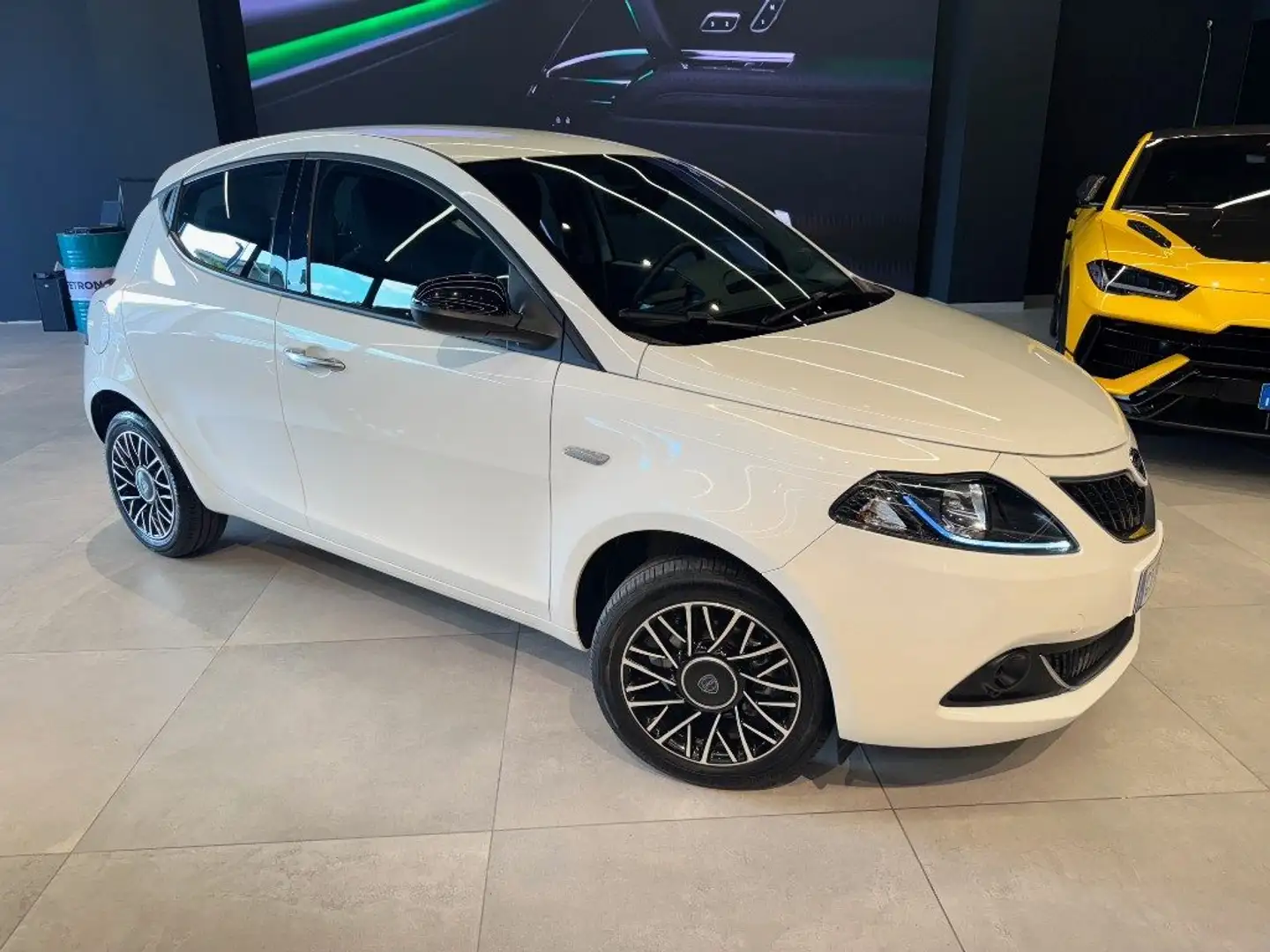 Lancia Ypsilon 1.0 FireFly 5 porte S&S Hybrid Platino Blanc - 1