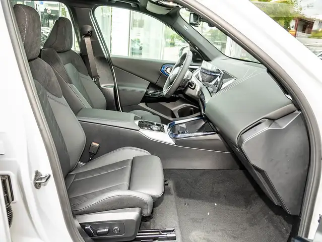 BMW X3 view 4