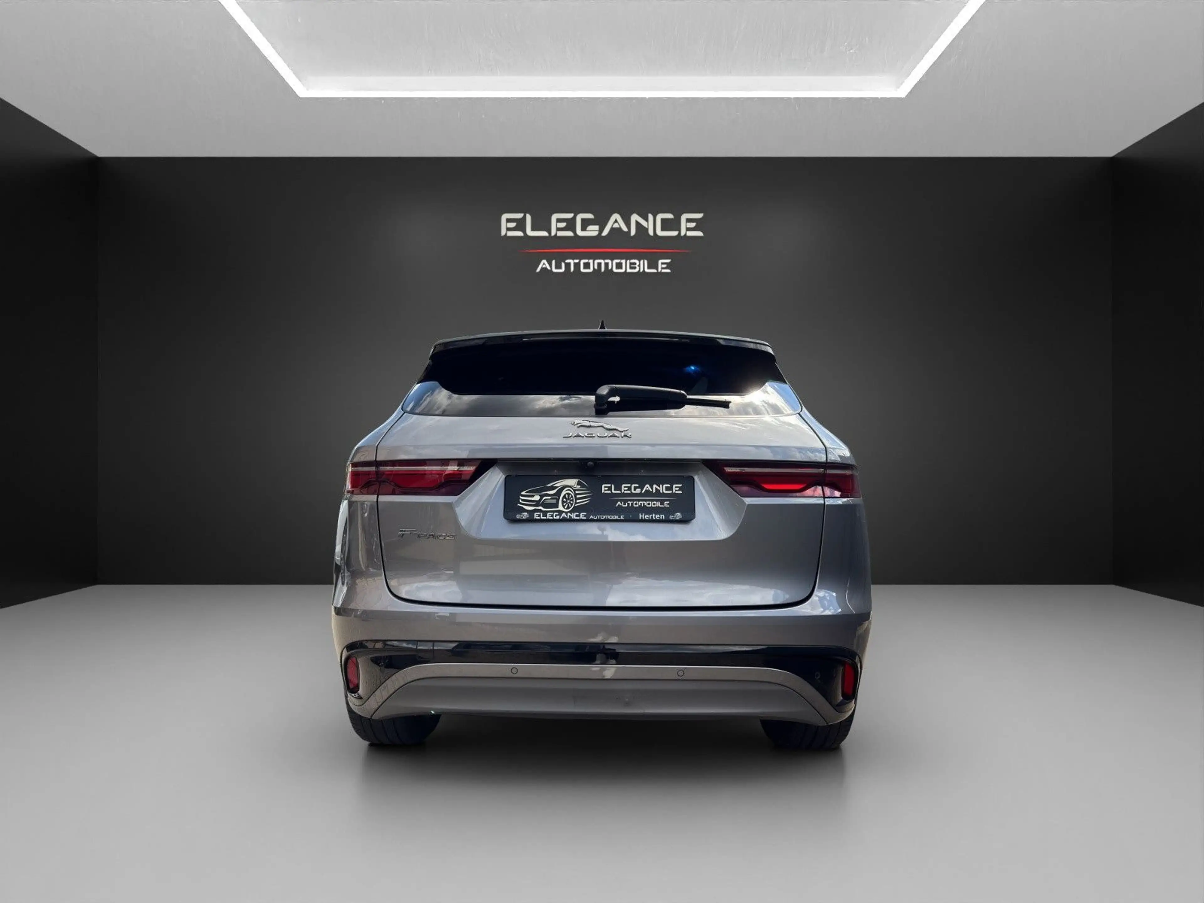 Jaguar F-Pace F-PACE R-Dynamic SE AWD*Panorama*AHK*ACC — photo 4