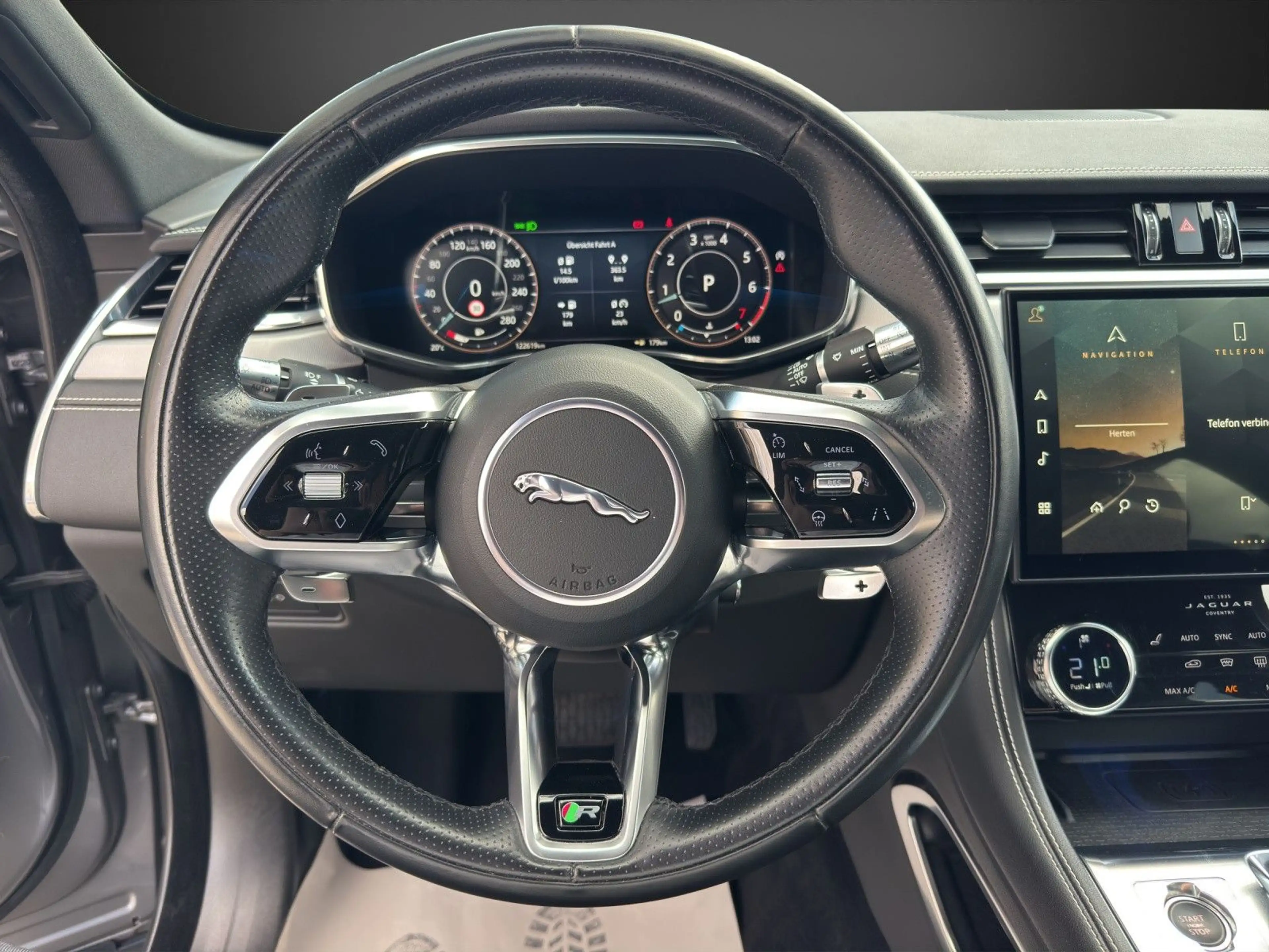 Jaguar F-Pace F-PACE R-Dynamic SE AWD*Panorama*AHK*ACC — photo 11