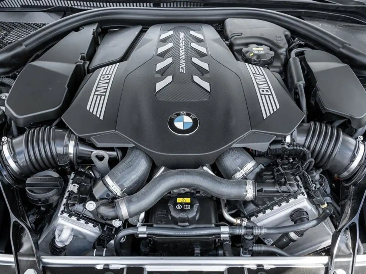 BMW 8 Series photo BMW 8 Series