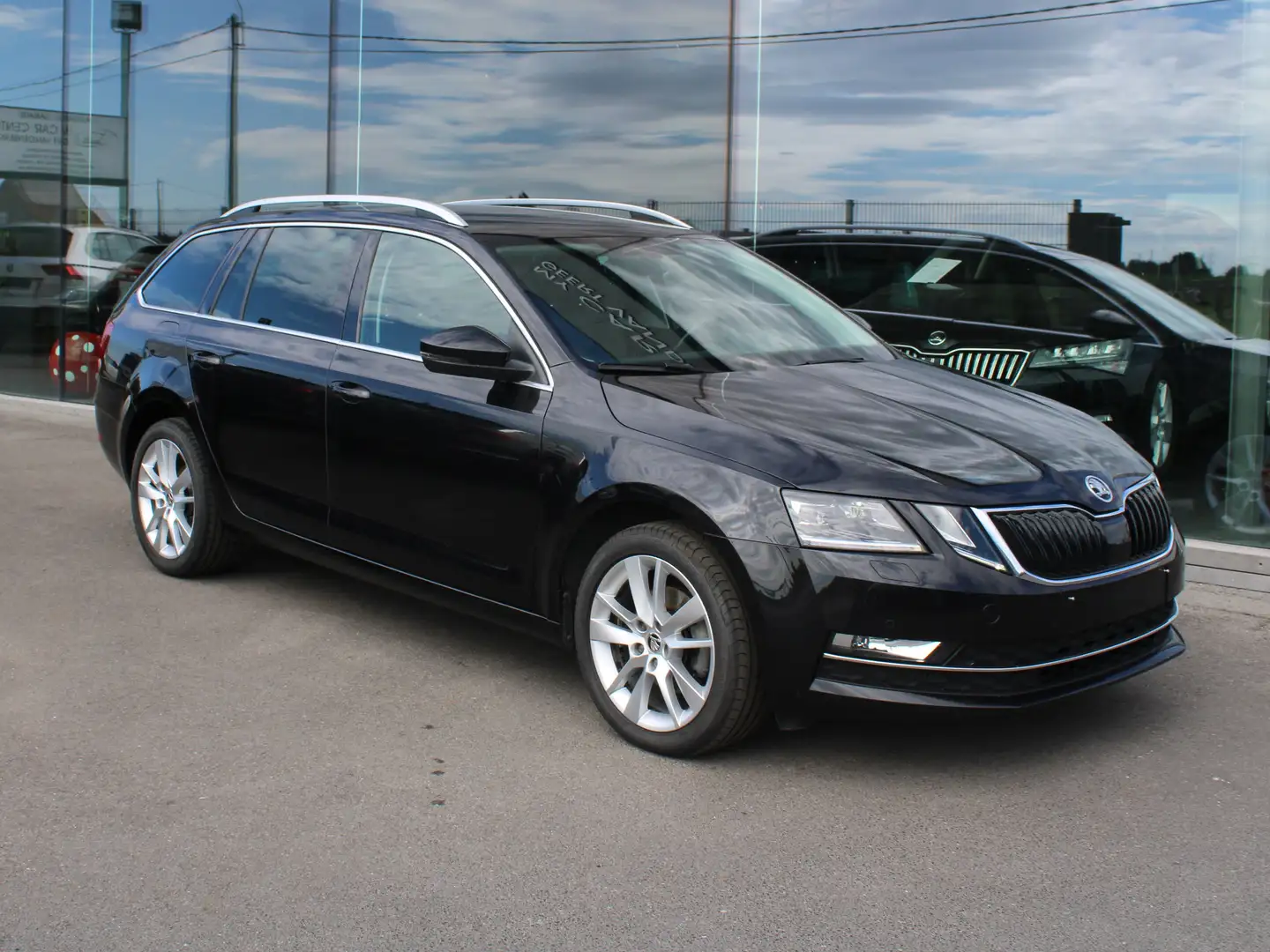 Skoda Octavia Octavia Combi1.0 TSI (Green tec) Style-VEEL OPTIES Zwart - 1
