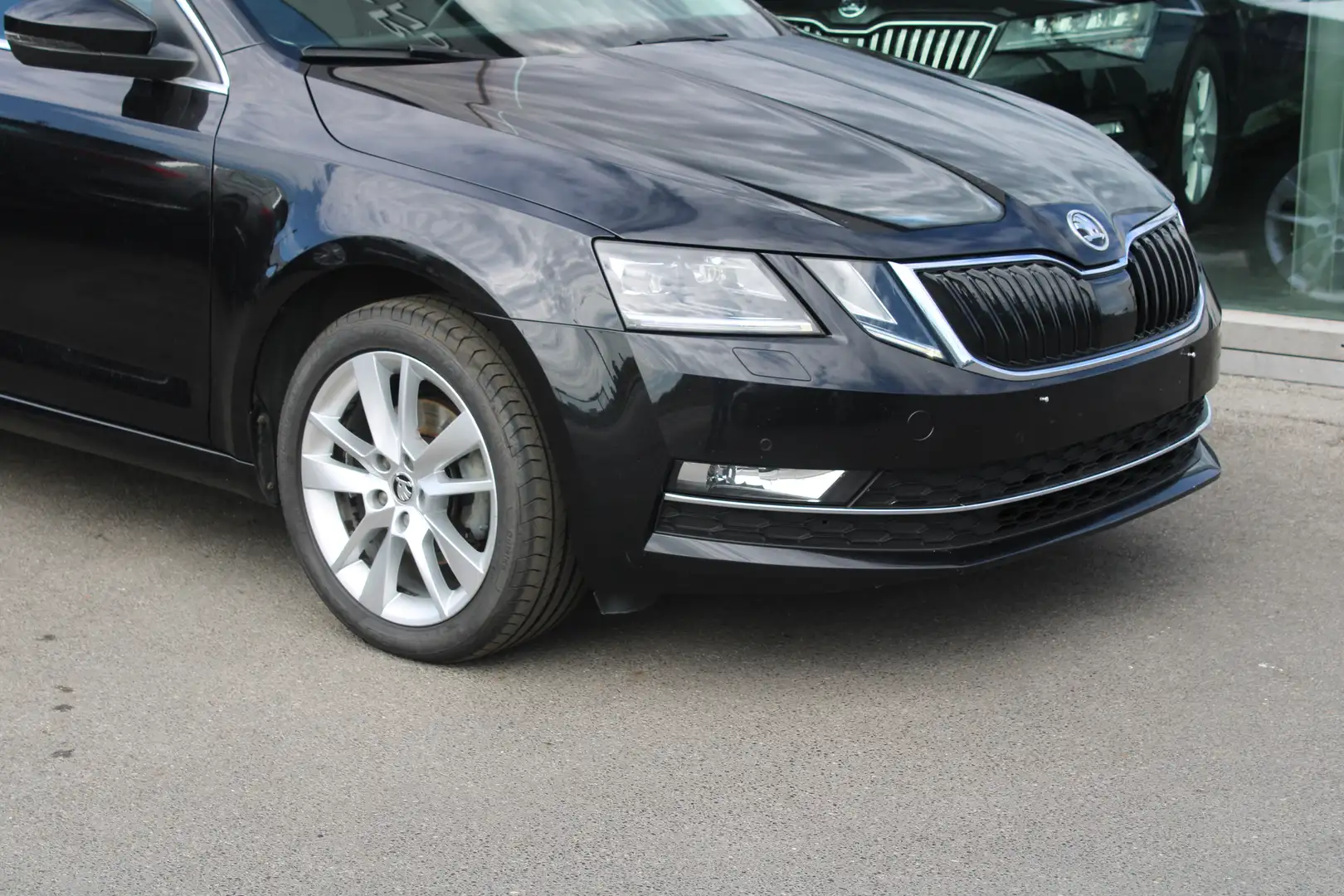 Skoda Octavia Octavia Combi1.0 TSI (Green tec) Style-VEEL OPTIES Zwart - 2