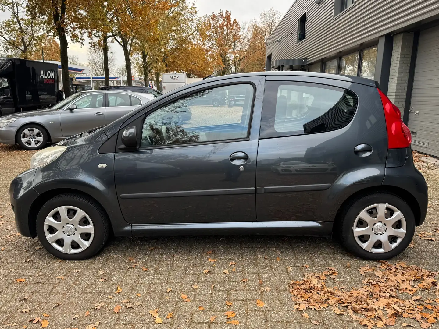 Peugeot 107 1.0-12V XS Grau - 2