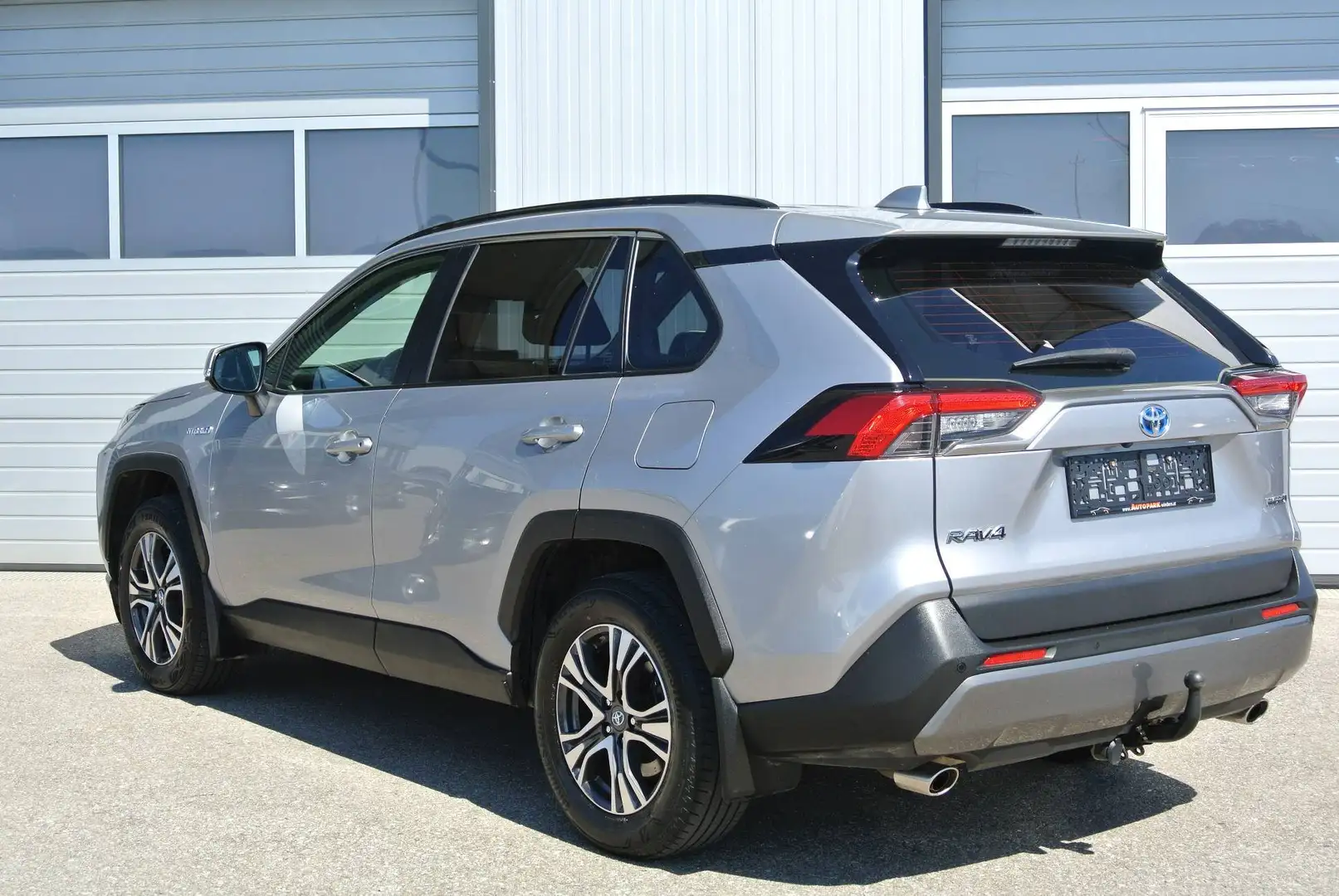 Toyota RAV 4 2.5 VVT-i HEV Hybrid CVT 4WD * AHK * NAVI * KAMERA Silber - 2