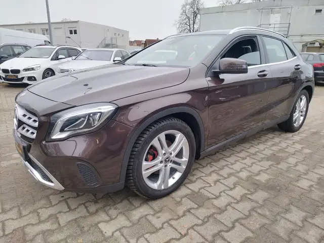 Mercedes-Benz GLA 200 +GARANTIE+79000km+LED+NAVI+SHZ+CAM+PDC
