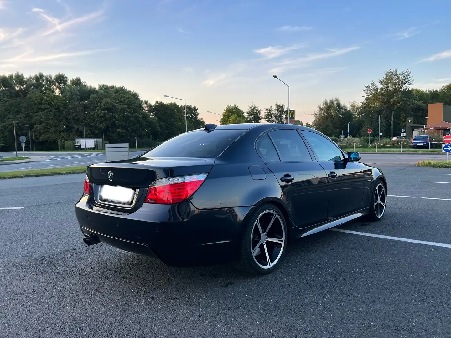 BMW 530 530i Sport-Aut. Black - 2