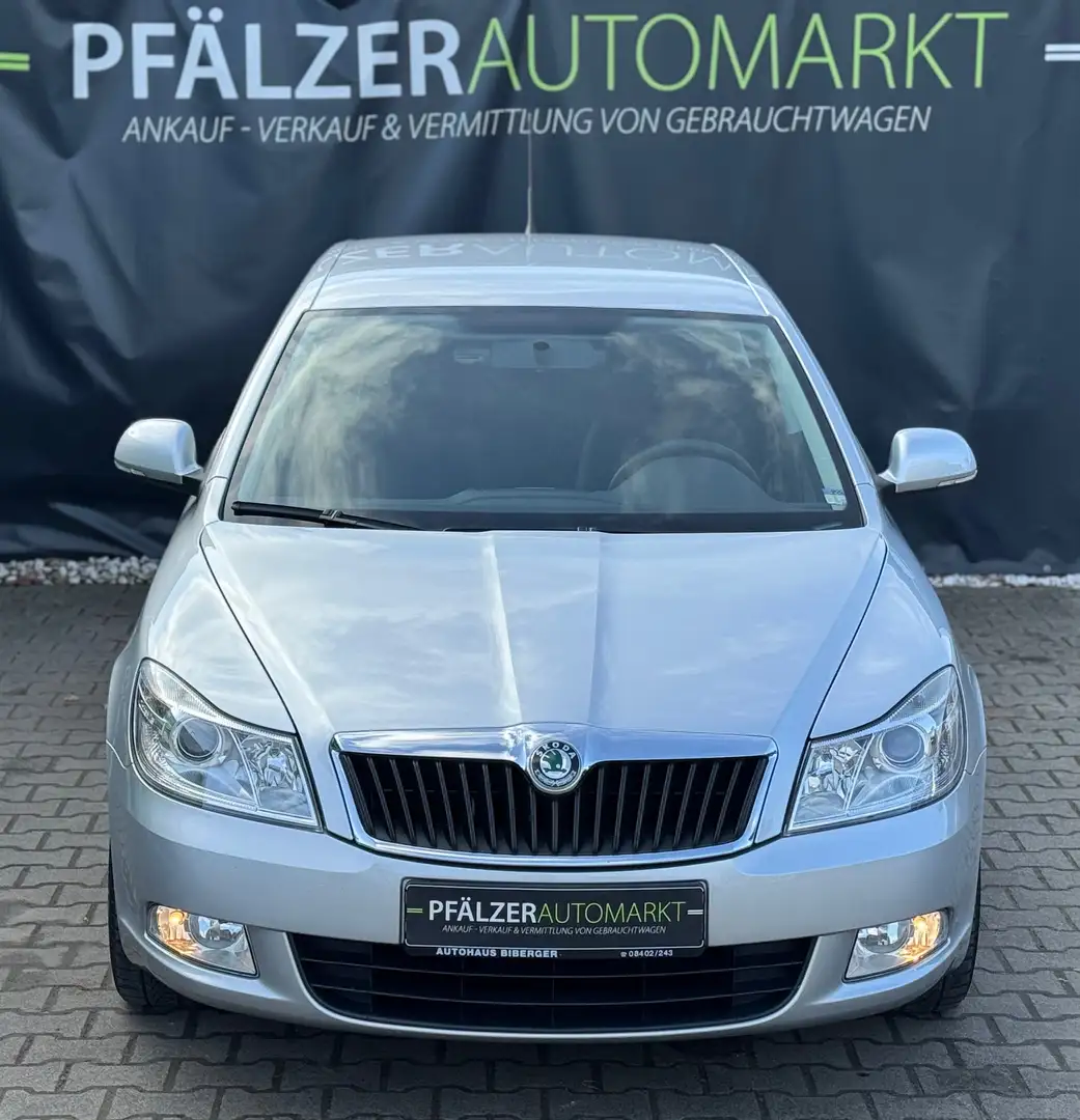 Skoda Octavia Ambiente 1.Hand 25.000 km Scheckheftgepflegt TOP Grau - 2